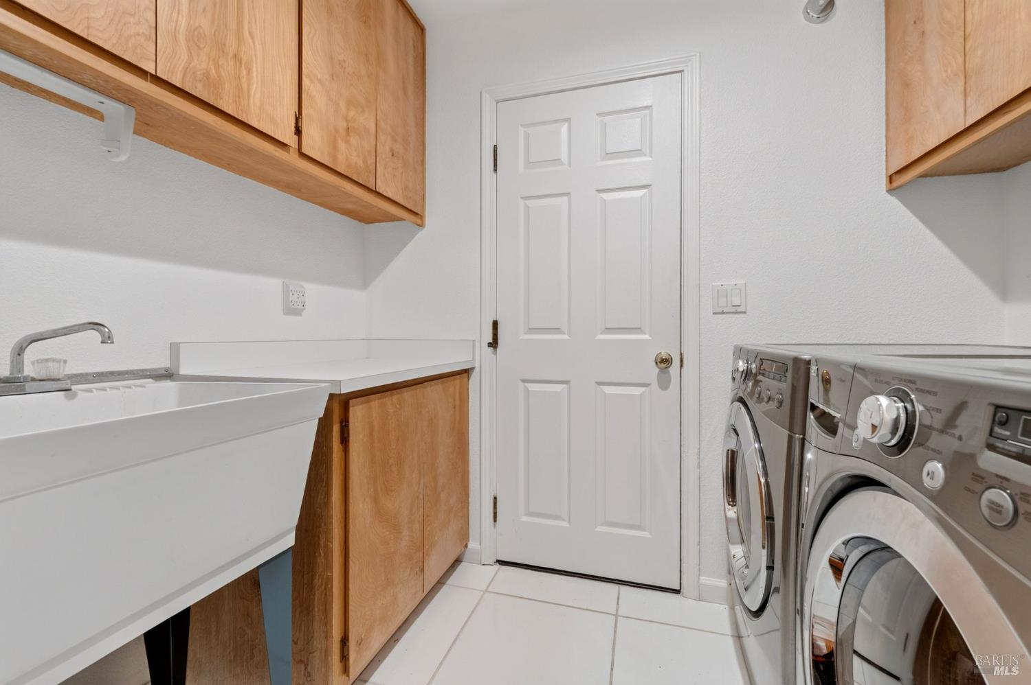 7490 Walnut Lane Lower Lake, CA 95457 - Photo 23 of 66 Laundry room with utility sink