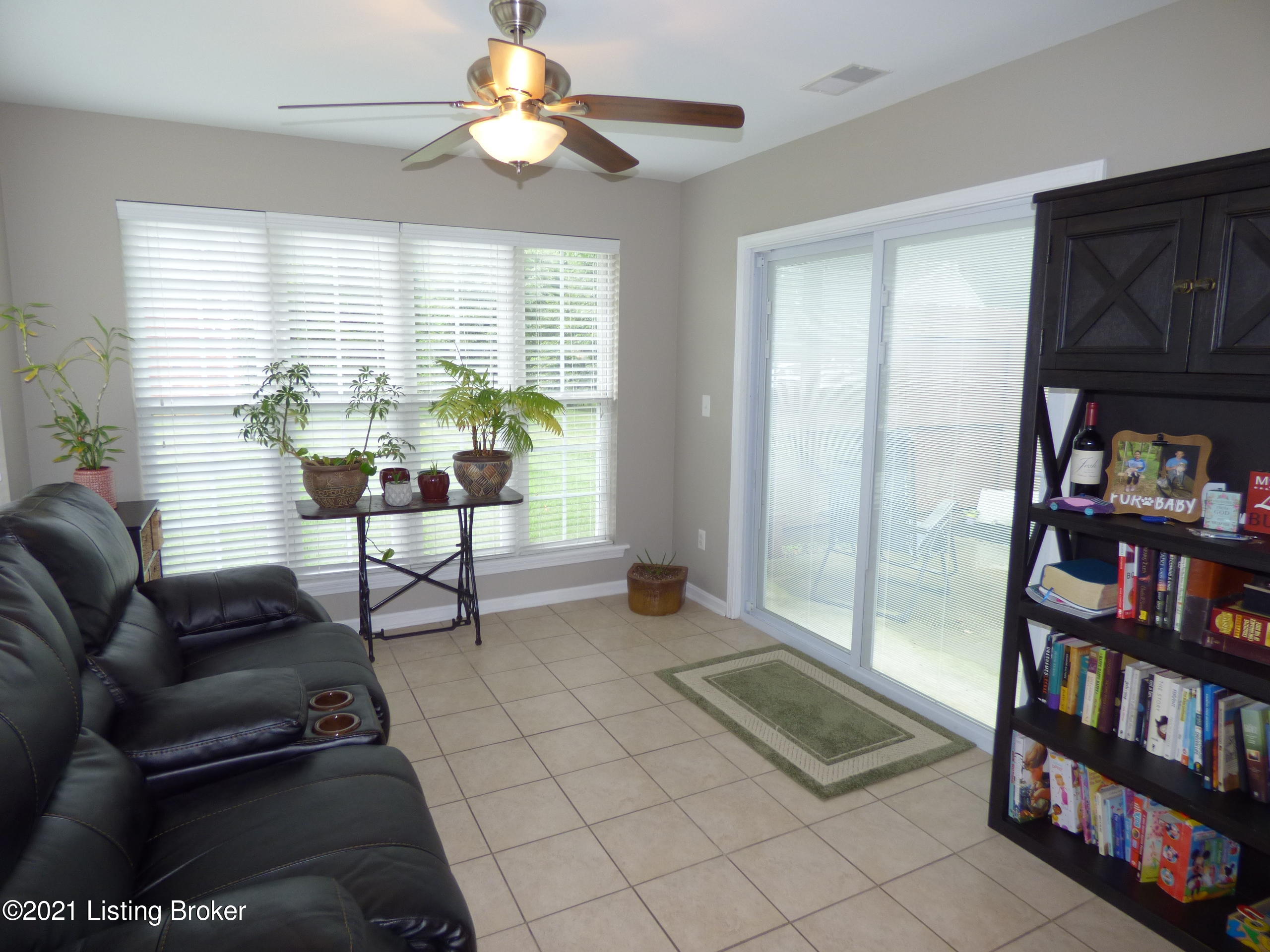 6434 Renate Road Louisville, KY 40291 - Photo 17 of 44 P1320991