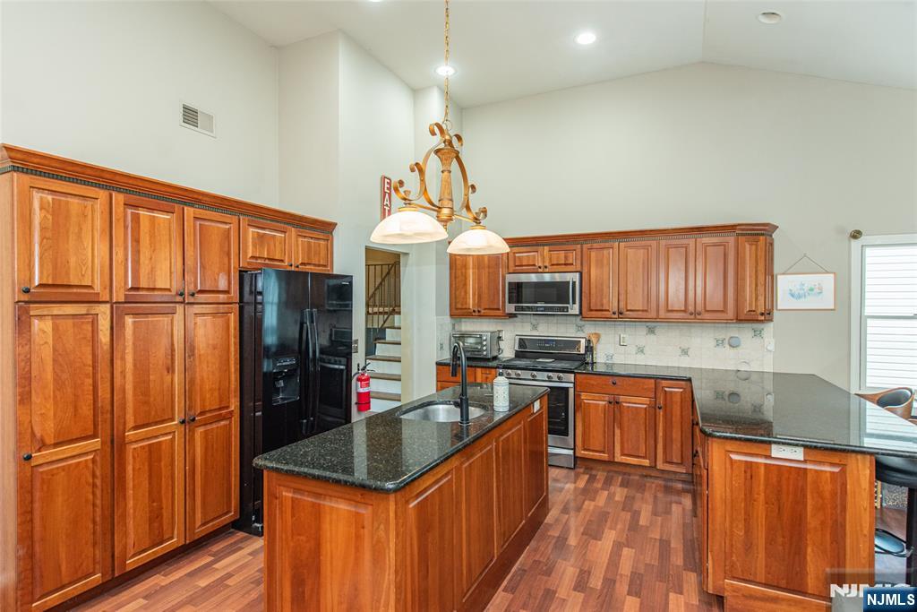 101 Rolling Ridge Road West Milford, NJ 07480 - Photo 9 of 33