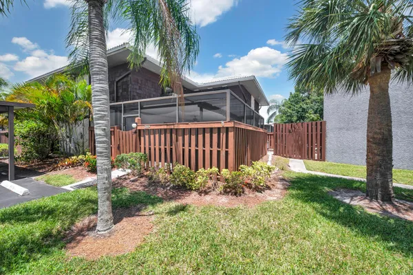 $2,000 | 2004 Southeast Round Table Drive, Port St. Lucie, FL 34952