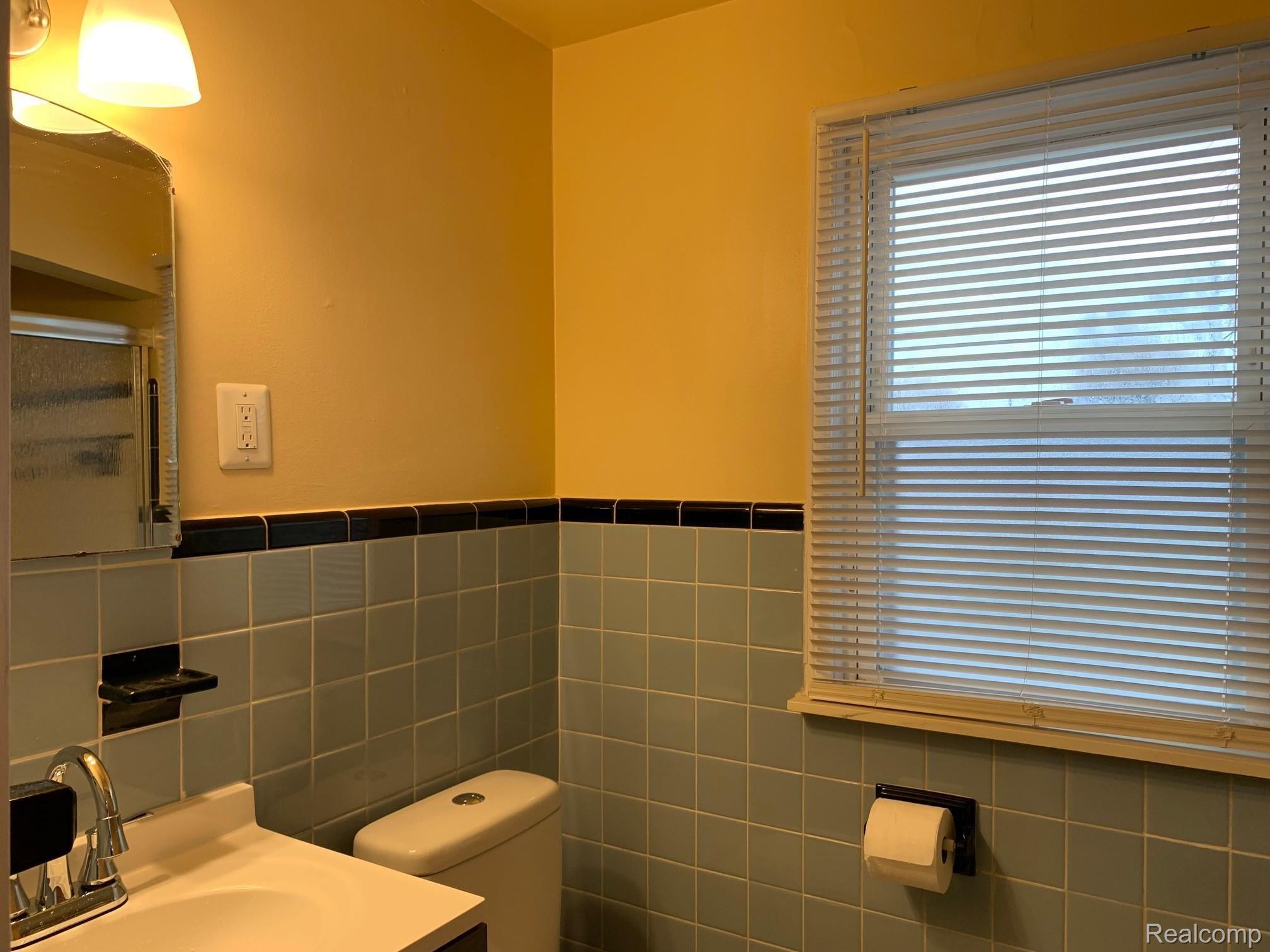 15013 Charles R Avenue Eastpointe, MI 48021 - Photo 21 of 27 MAIN BATH VIEW 1.jpg
