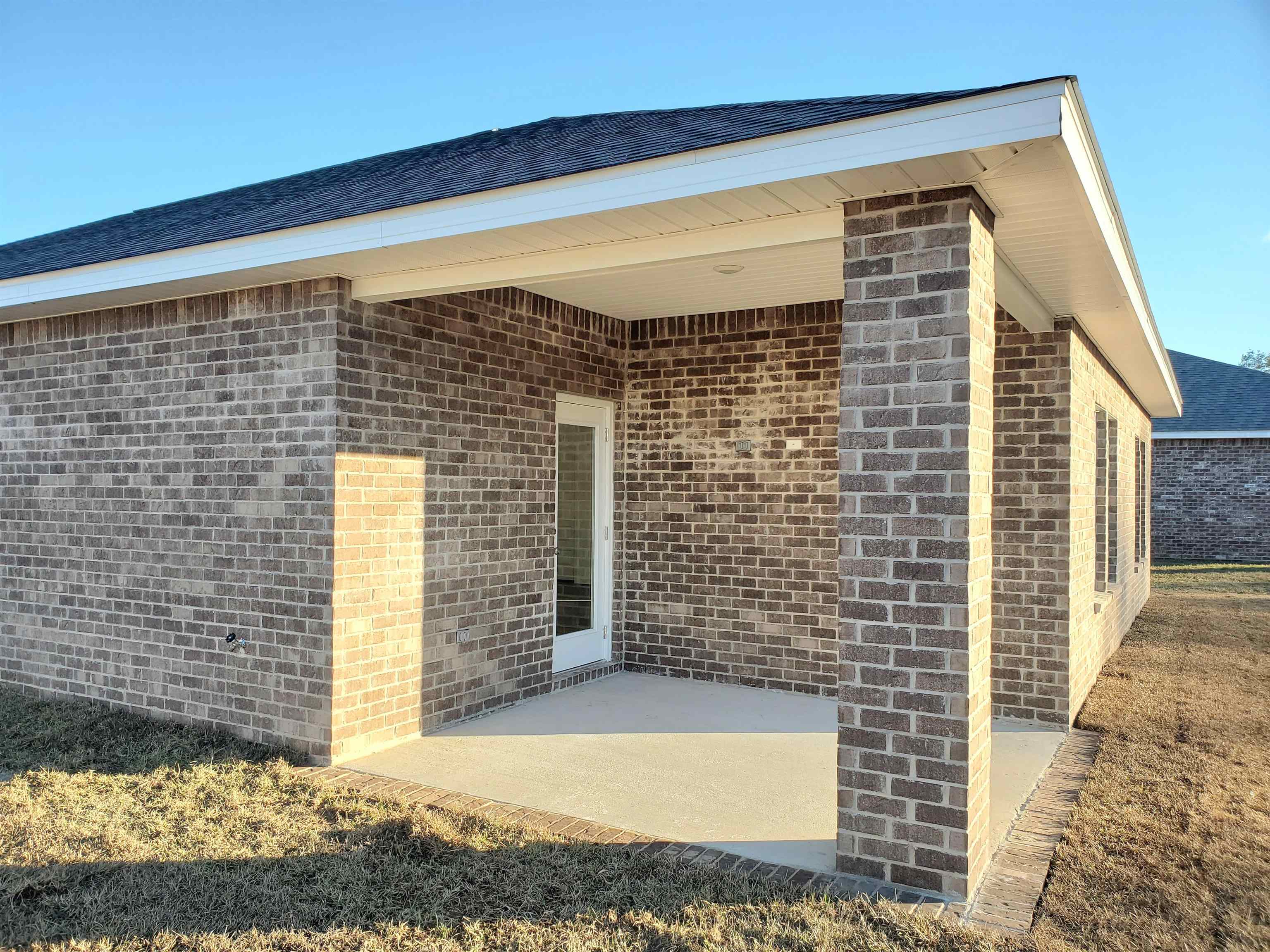 14666 Dayton Circle Foley, AL 36535 - Photo 17 of 21 Covered back patio