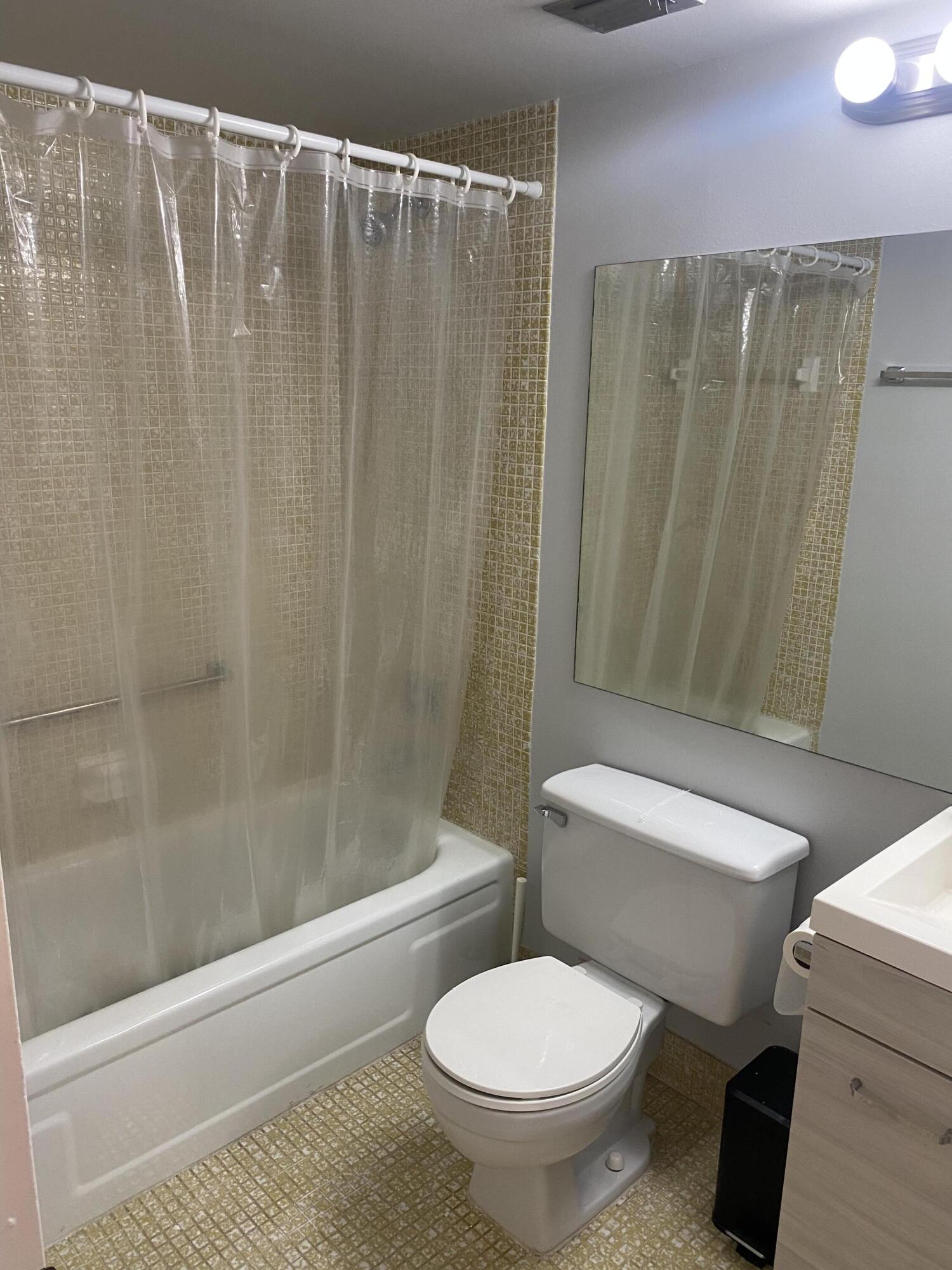 161 Mansfield D Boca Raton, FL 33434 - Photo 6 of 8 396D44A7-2053-4CF8-9157-0DB77C2AFAE5