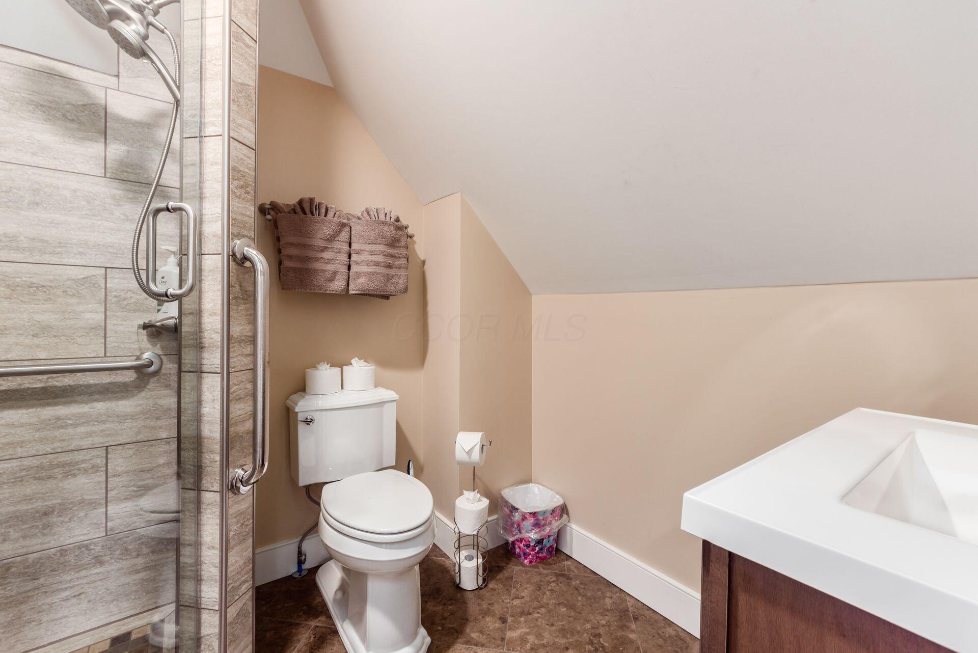 16187 Kreashbaum Road Rockbridge, OH 43149 - Photo 58 of 66 Full shared hall bathroom.