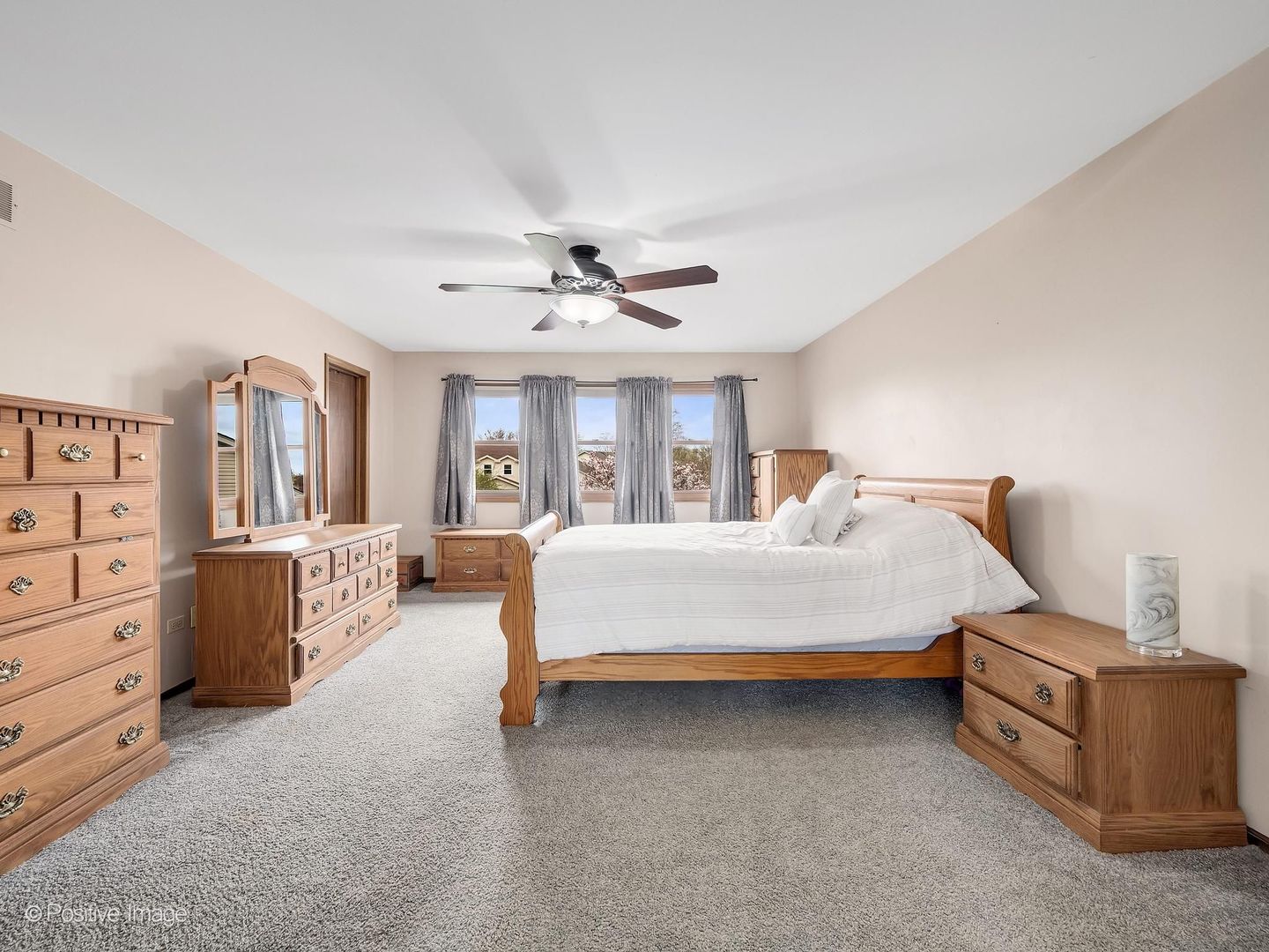 612 Stuart Drive Carol Stream, IL 60188 - Photo 17 of 29 a bed room with bed and window
