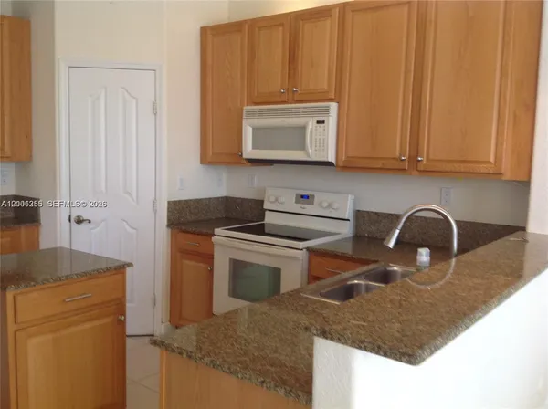 $4,200 | 8041 Northwest 114th Place, Unit 8041, Doral, FL 33178