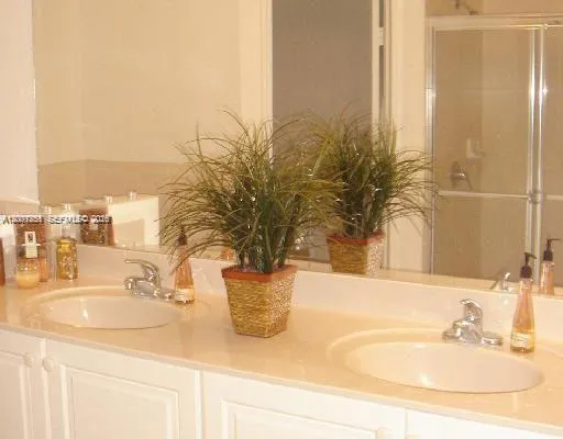 $4,200 | 8041 Northwest 114th Place, Unit 8041, Doral, FL 33178