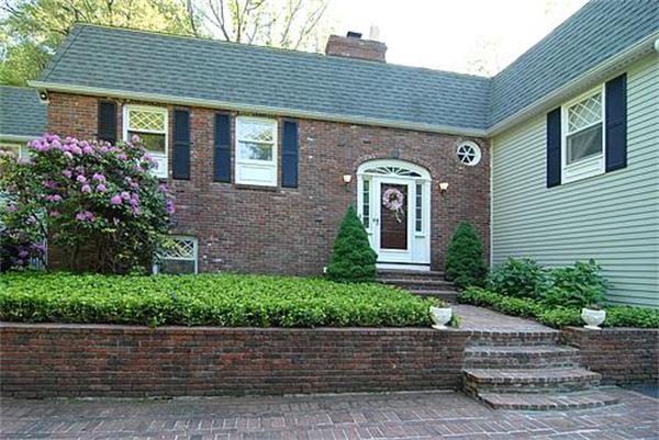 75 Howlett Street Topsfield, MA 01983 - Photo 4 of 30 Gallery Image 4