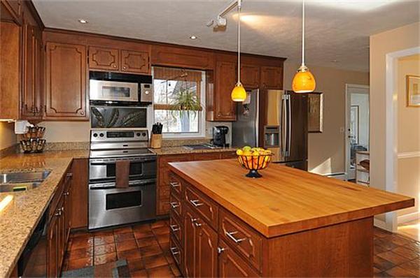 75 Howlett Street Topsfield, MA 01983 - Photo 6 of 30 Gallery Image 6