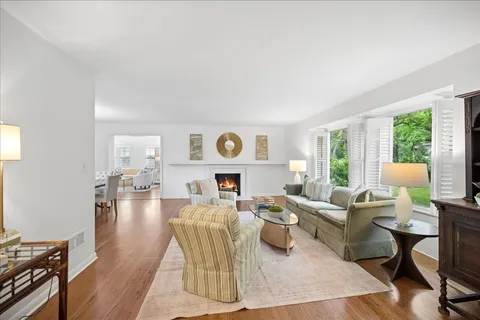 $900,000 | 541 Dundee Road, Glencoe, IL 60022