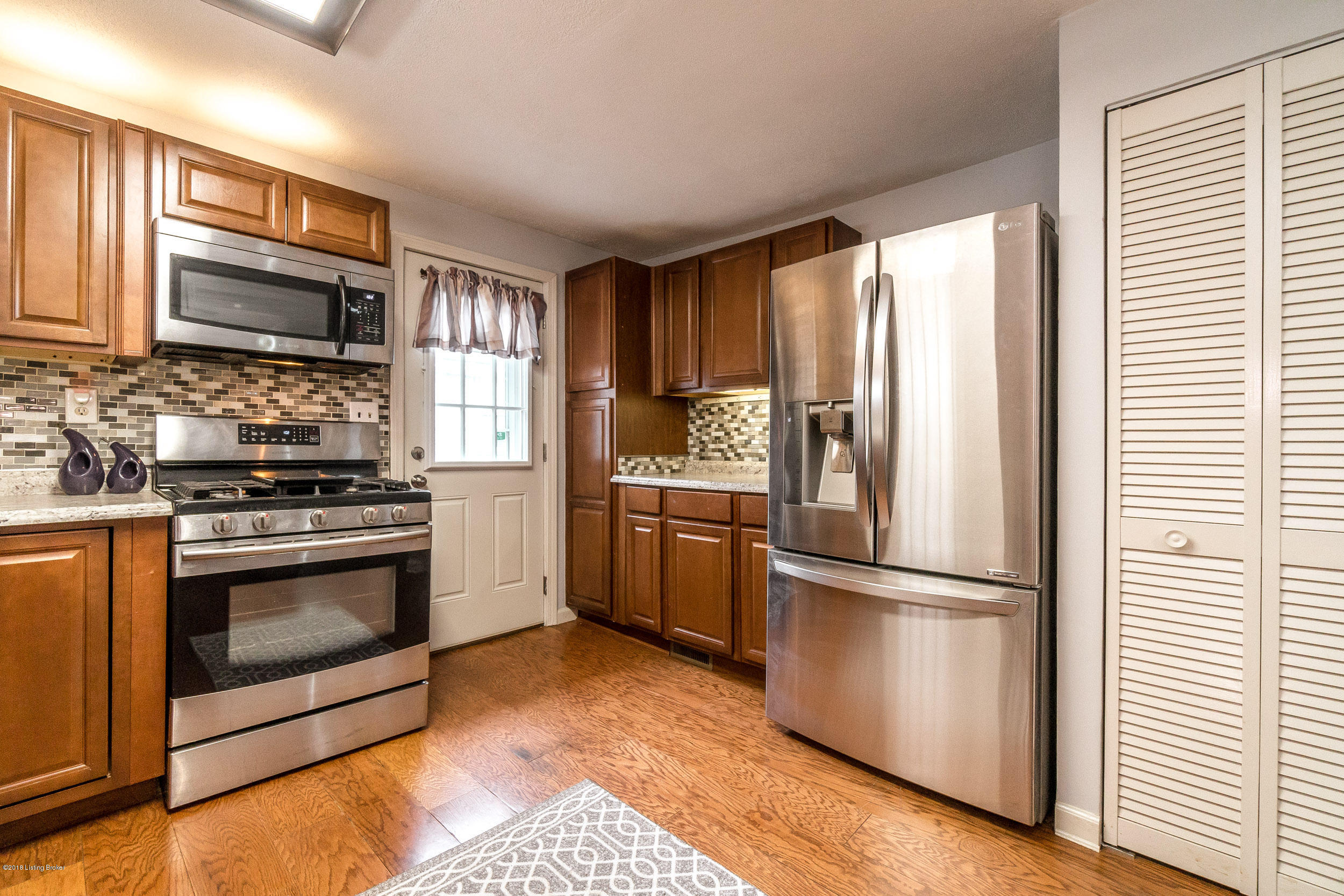 6611 Delton Road Louisville, KY 40258 - Photo 15 of 49 14