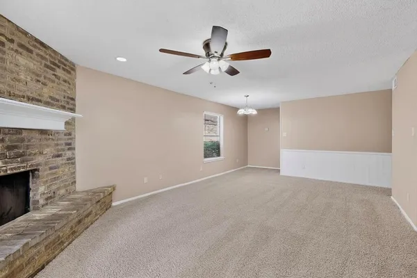 $1,800 | 913 West Rochelle Road, Irving, TX 75062