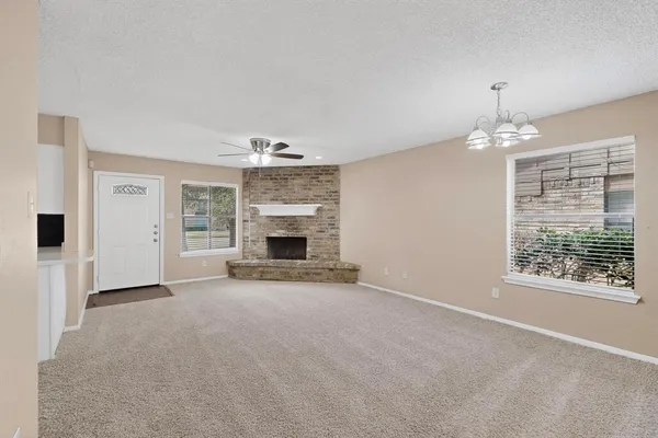 $1,800 | 913 West Rochelle Road, Irving, TX 75062