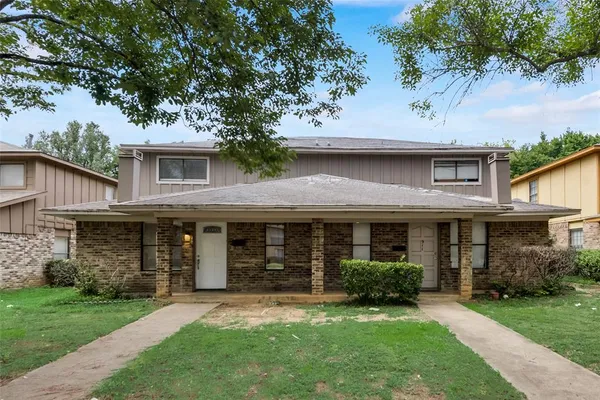 $1,800 | 913 West Rochelle Road, Irving, TX 75062