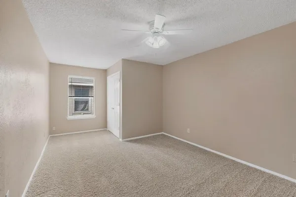 $1,800 | 913 West Rochelle Road, Irving, TX 75062