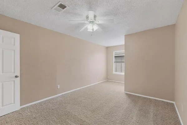 $1,800 | 913 West Rochelle Road, Irving, TX 75062