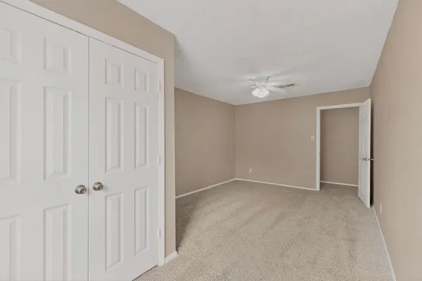 $1,800 | 913 West Rochelle Road, Irving, TX 75062