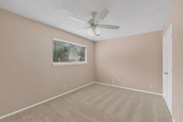 $1,800 | 913 West Rochelle Road, Irving, TX 75062