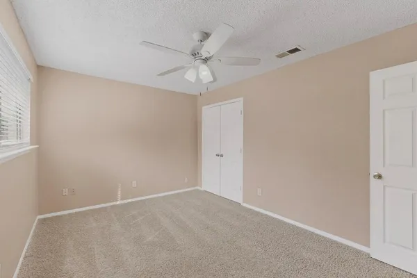 $1,800 | 913 West Rochelle Road, Irving, TX 75062