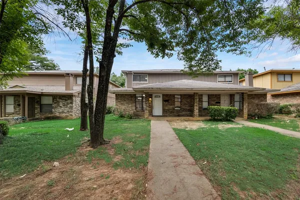 $1,800 | 913 West Rochelle Road, Irving, TX 75062