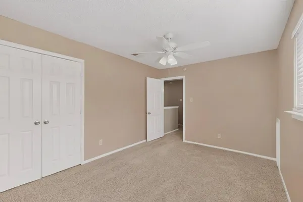 $1,800 | 913 West Rochelle Road, Irving, TX 75062