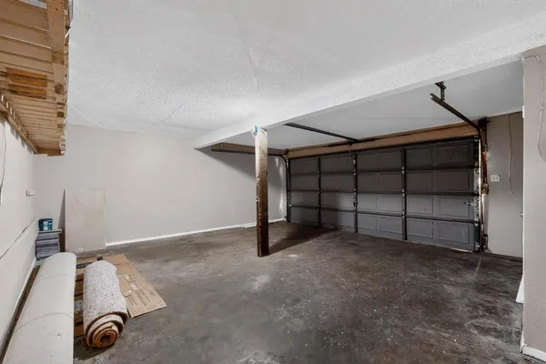 $1,800 | 913 West Rochelle Road, Irving, TX 75062