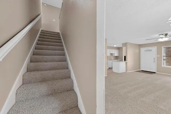 $1,800 | 913 West Rochelle Road, Irving, TX 75062