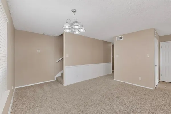 $1,800 | 913 West Rochelle Road, Irving, TX 75062