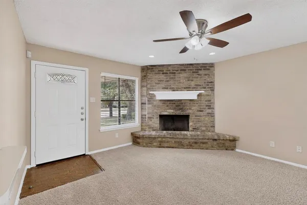 $1,800 | 913 West Rochelle Road, Irving, TX 75062