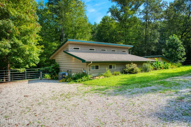 $278,000 | 326 Goad Mill Road, Allardt, TN 38504