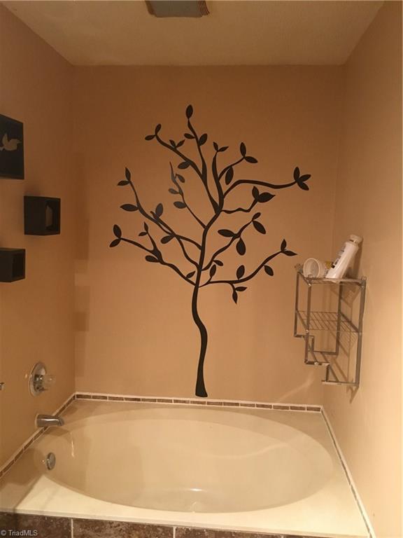 2217 Jones Road Greensboro, NC 27406 - Photo 12 of 15