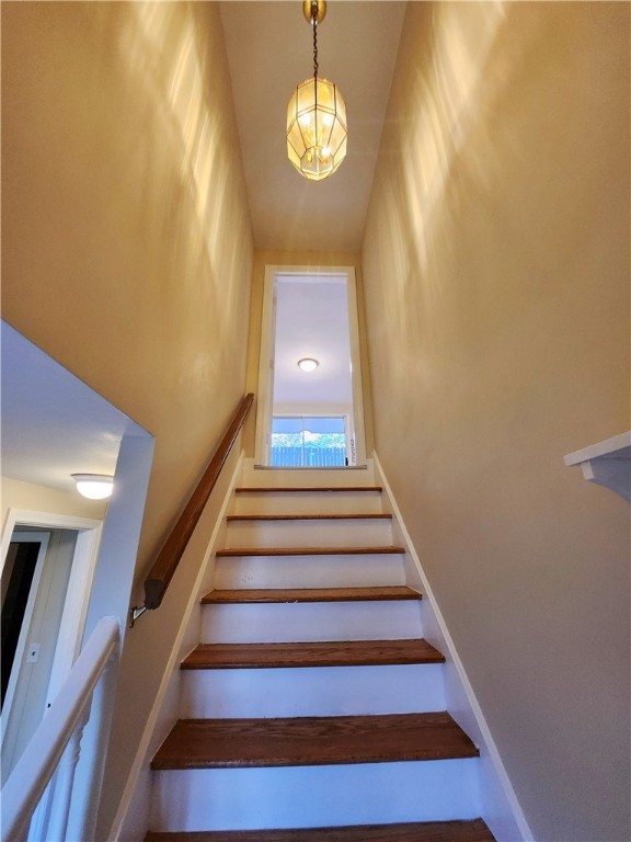 233 St Barnabe Street Woonsocket, RI 02895 - Photo 5 of 33 Gallery Image 5
