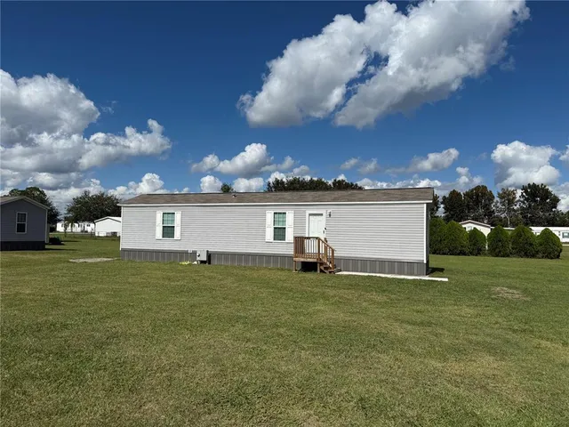 a view of a house with a yard