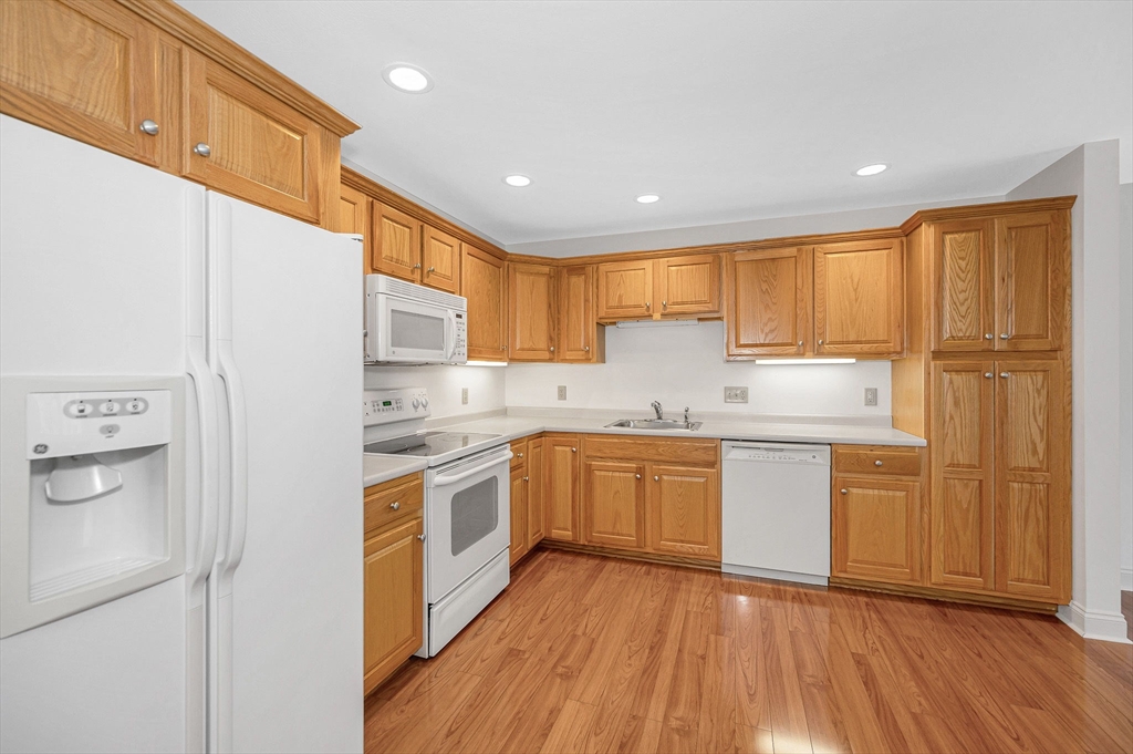 135 Beach Road, Unit B312 Salisbury, MA 01952 - Photo 2 of 34 Gallery Image 2