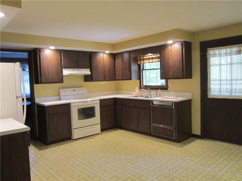 135 Rockdale Road Butler, PA 16002 - Photo 3 of 25