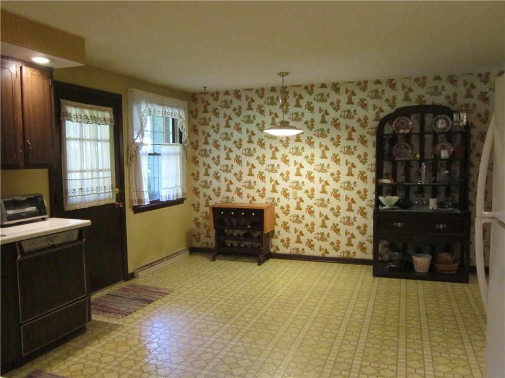 135 Rockdale Road Butler, PA 16002 - Photo 4 of 25
