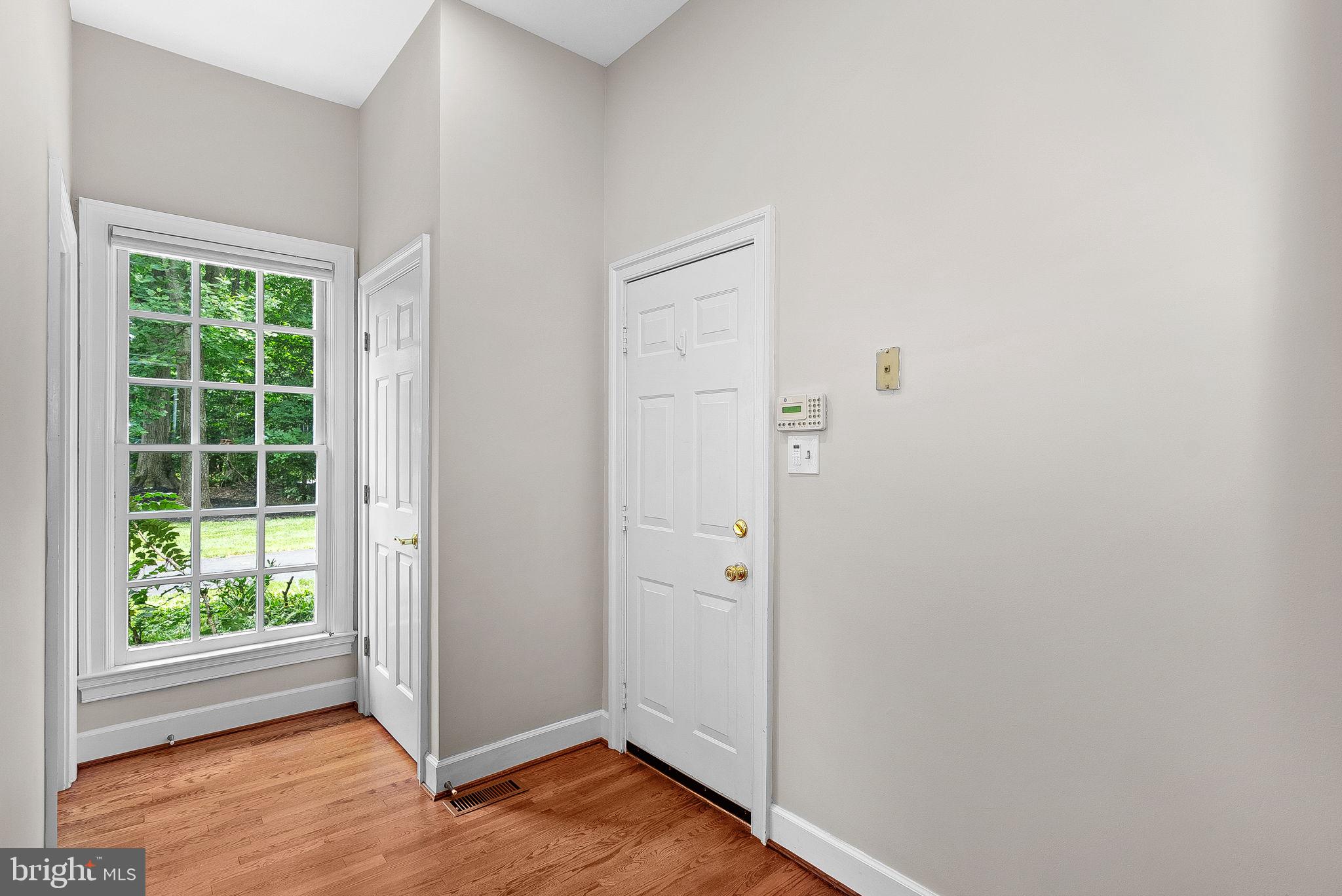 190 Falcon Ridge Road Great Falls, VA 22066 - Photo 29 of 122 Mud Room off the Garage