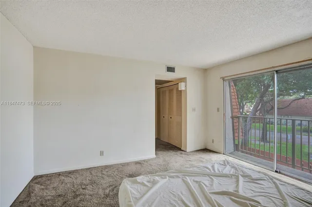 a view of livingroom with furniture