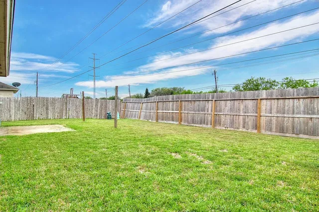 a view of a house with a backyard