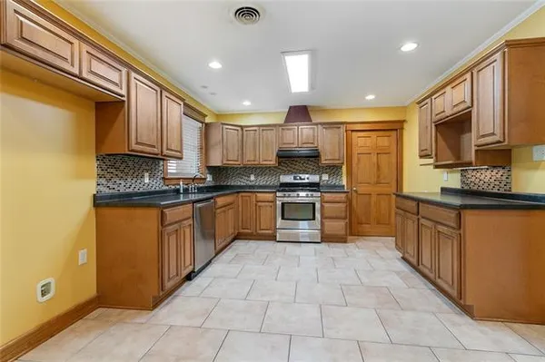 $238,900 | 455 Clayton Drive, Norco, LA 70079