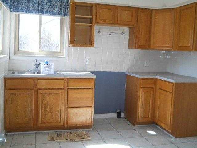 3635 Shaddick Road Waterford, MI 48328 - Photo 6 of 13 31098893-5.JPG
