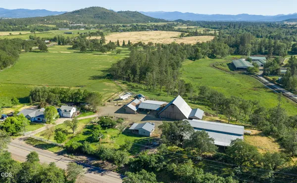 $849,808 | 1299 Highway 234, Eagle Point, OR 97524