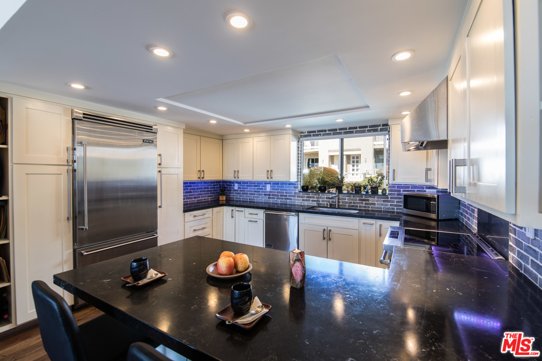 28362 Rey De Copas Lane Malibu, CA 90265 - Photo 2 of 30