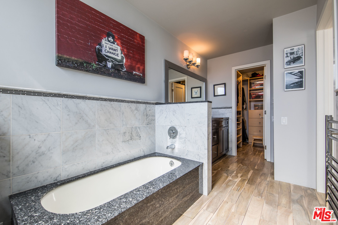 28362 Rey De Copas Lane Malibu, CA 90265 - Photo 12 of 30