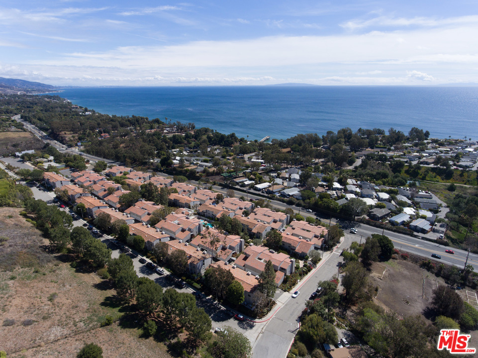 28362 Rey De Copas Lane Malibu, CA 90265 - Photo 20 of 30