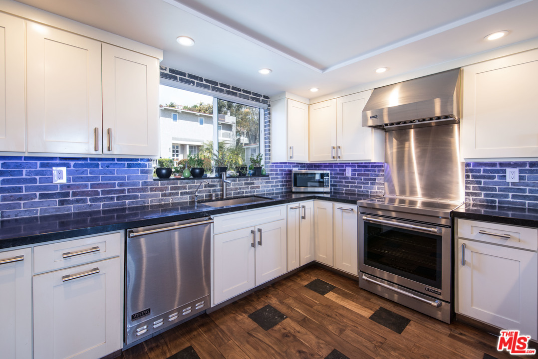 28362 Rey De Copas Lane Malibu, CA 90265 - Photo 3 of 30