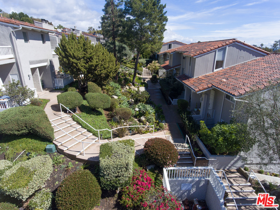 28362 Rey De Copas Lane Malibu, CA 90265 - Photo 22 of 30