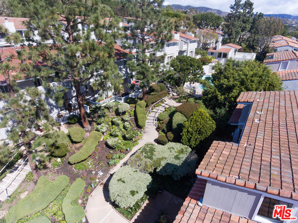 28362 Rey De Copas Lane Malibu, CA 90265 - Photo 23 of 30