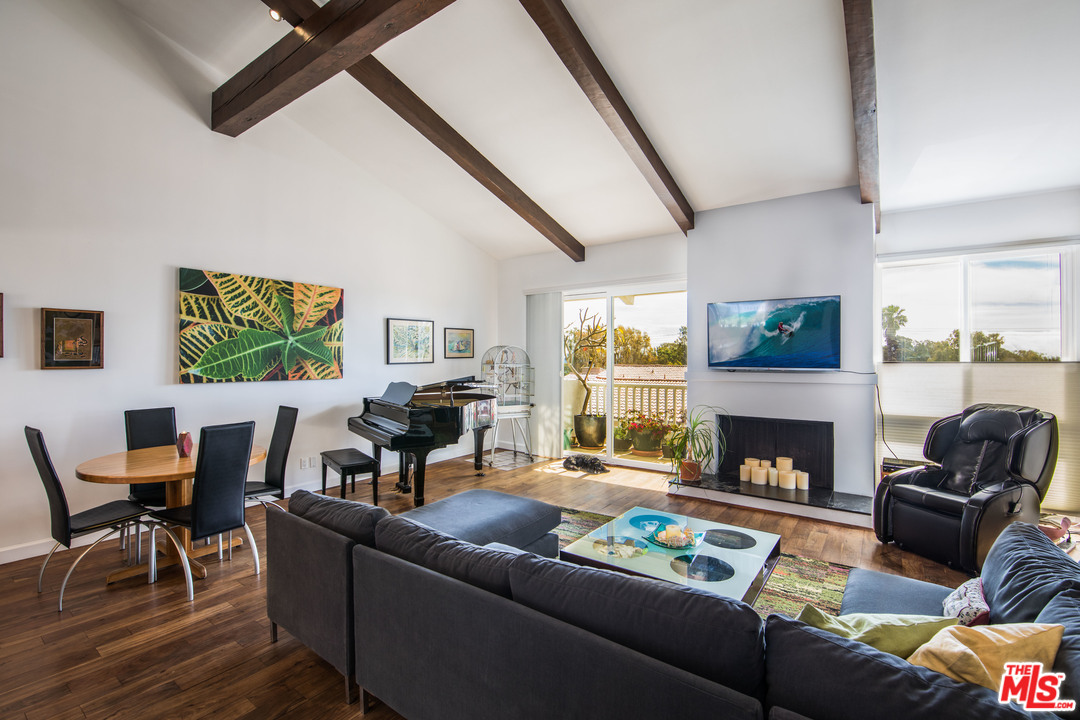 28362 Rey De Copas Lane Malibu, CA 90265 - Photo 4 of 30