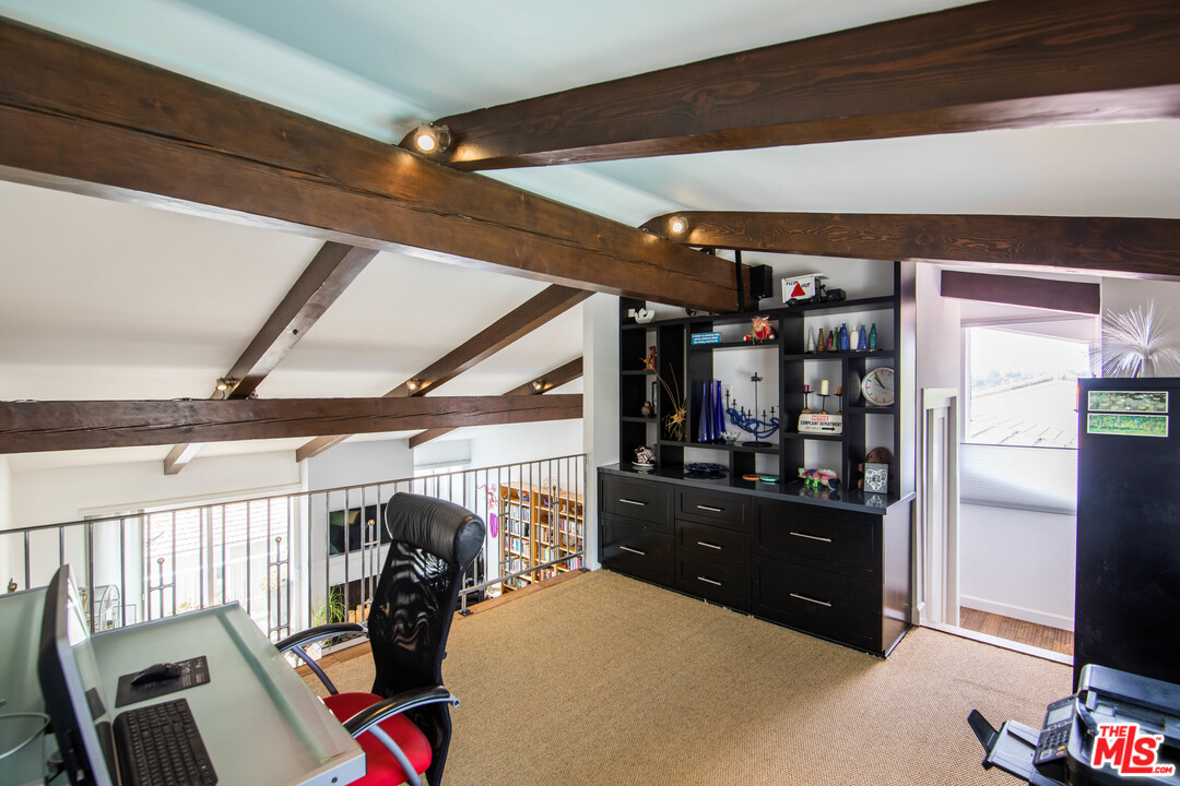 28362 Rey De Copas Lane Malibu, CA 90265 - Photo 7 of 30